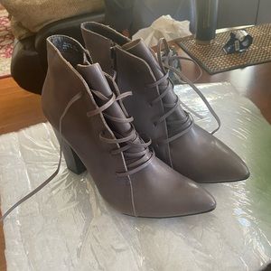 Women's shoe boots